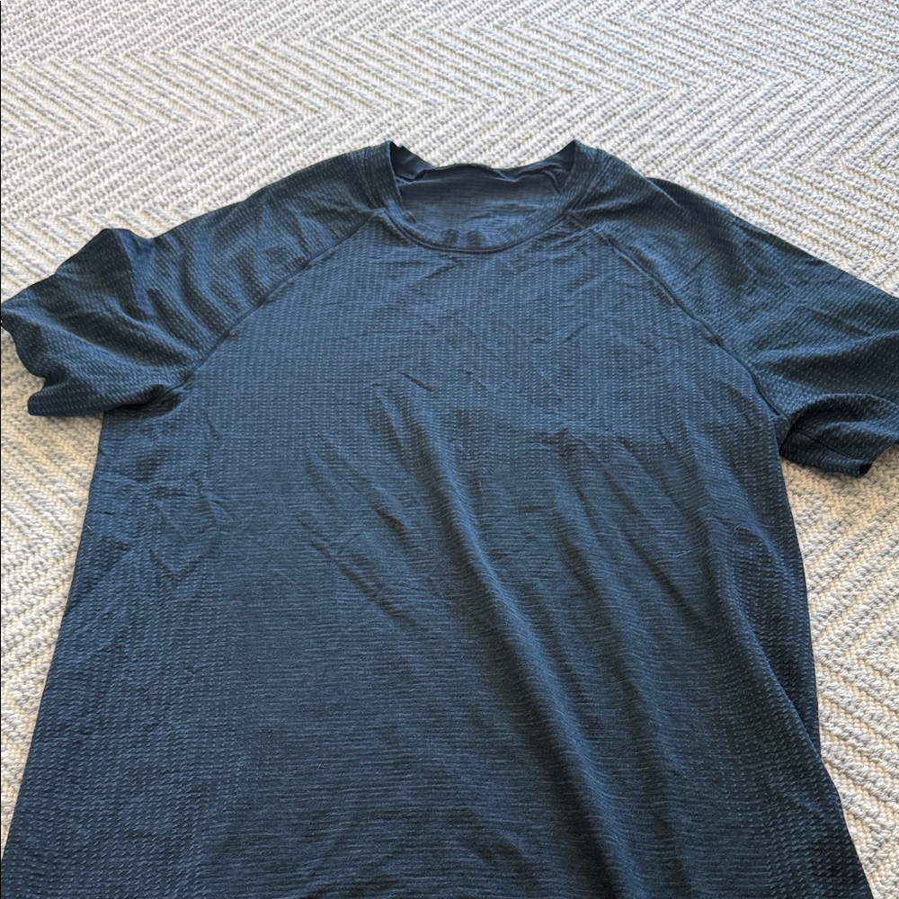 Men's Lululemon metal vent short sleeve T Shirt